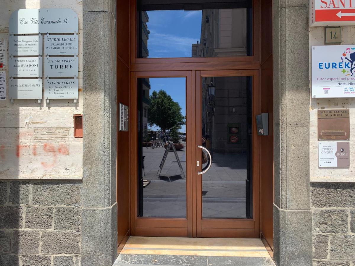 Civico Cinque Home Luxury Apartment Salerno Bagian luar foto